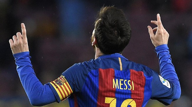 Barcelona dikabarkan bakal mengikat Lionel Messi dengan klausul pelepasan sebesar 300 juta euro atau setara dengan Rp4,4 triliun.