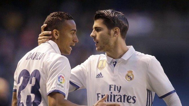 Real Madrid membuka keunggulan dengan gol cepat Alvaro Morata pada menit pertama laga baru dimulai. Madrid unggul 3-1 atas Deportivo La Coruna di babak pertama.