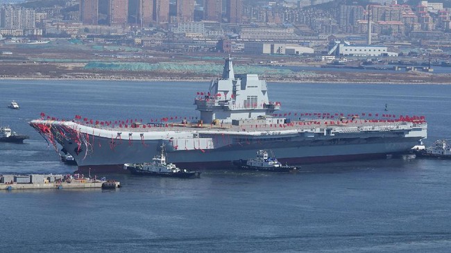 Taiwan terus memantau manuver kapal induk China, Liaoning, yang berlayar dekat wilayahnya dan sedang dalam perjalanan pulang setelah bertolak dari Hong Kong.