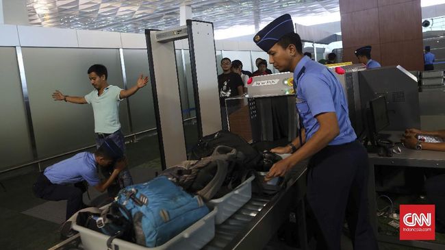 Sebelum bergegas menuju bandara, ada baiknya memahami jenis barang yang boleh dan dilarang di bawa masuk ke kabin pesawat.
