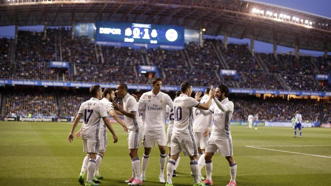 Real Madrid meraih kemenangan 6-2 atas tim tuan rumah Deportivo La Coruna. Madrid terus menempel Barcelona yang kokoh di puncak klasemen sementara.