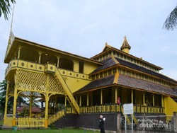 Istana Kadriah Kesultanan Pontianak: Sejarah, Daya Tarik, Harga Tiket
