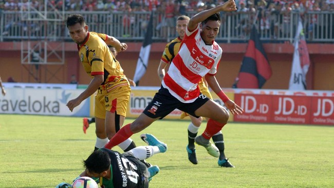 Mitra Kukar menang 3-1 atas PSIS Semarang pada pertandingan kedua Grup A Piala Gubernur Kaltim di Stadion Segiri, Minggu (25/2).