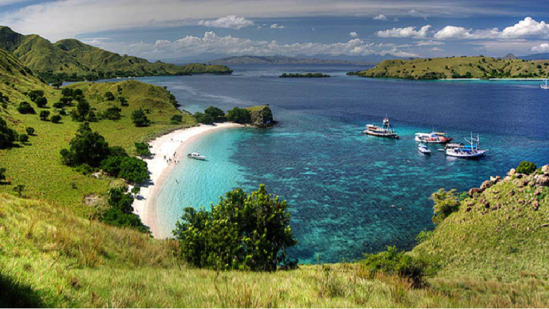 Kawasan Labuan Bajo yang merupakan salah satu dari 10 destinasi wisata unggulan terus melakukan upaya pembenahan, seperti dalam hal infrastruktur.