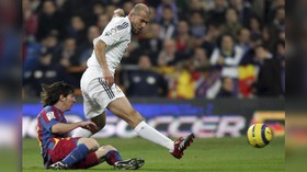 Messi Hanya Minta Tukar Kaus kepada Zidane