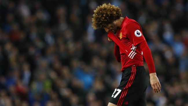 FOTO: Insiden Fellaini Vs Aguero di Derby Manchester