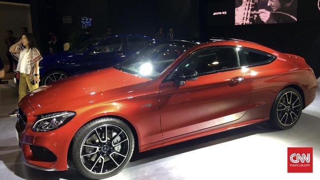 C43 4Matic coupe terbaru dibekali mesin V6 Twin-Turbo 3.0 liter dengan kapasitas mesin 3000cc. Berapa mahar yang harus dibayarkan untuk sedan mewah ini?
