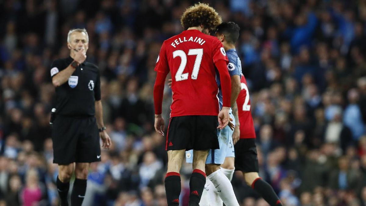 FOTO: Insiden Fellaini Vs Aguero di Derby Manchester