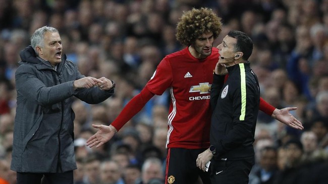 Manchester United yang gagal menang dalam dua laga terakhir harus bermain tanpa enam pemain dalam pertandingan Boxing Day menghadapi Burnley.
