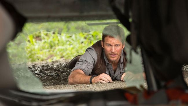 Dalam cuplikan film 'Jurassic World: Fallen Kingdom', Chris Pratt tampak kembali reuni dengan raptor kesayangannya.
