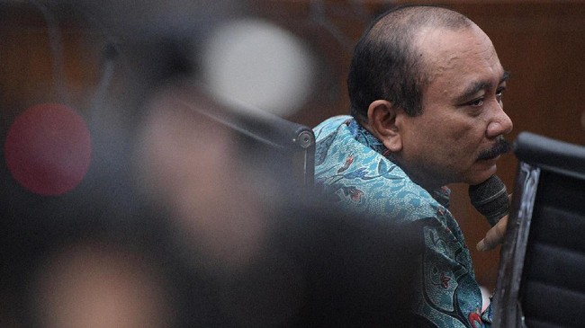 Kepala Bakamla Laksamana Madya Arie Soedewo dianggap lalai terkait penunjukkan Ali Fahmi Habsyi dalam proyek pengadaan alat pemantauan satelit dan drone.
