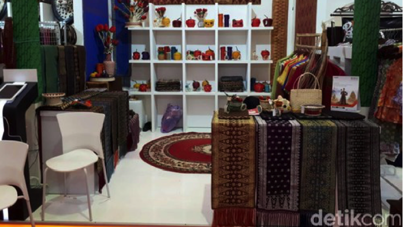 Pameran industri kreatif legendaris Inacraft 2017 menghentak ibu kota dengan tema 'Identity of Traditional Craft  & Local Wisdom In Modern Lifestyle'.