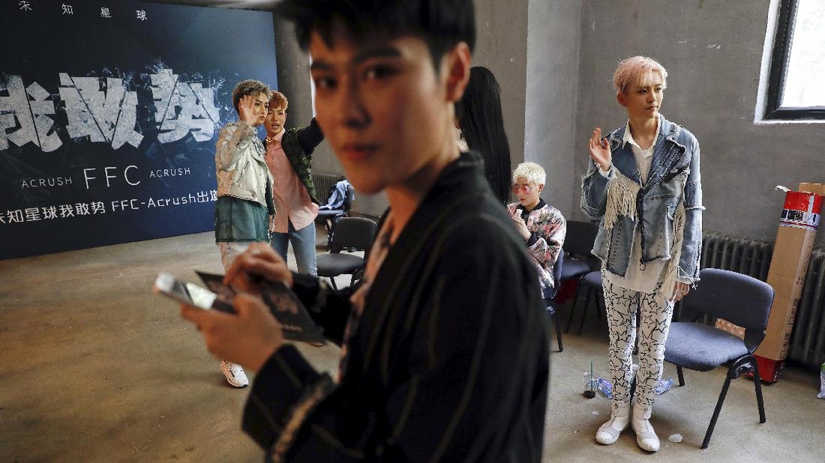 Acrush, 'Boyband' Berisi 'Perempuan Tampan' Tanpa Riasan