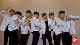 Presiden Korsel Moon Jae In Hadiahi Siswi Abu Dhabi CD BTS