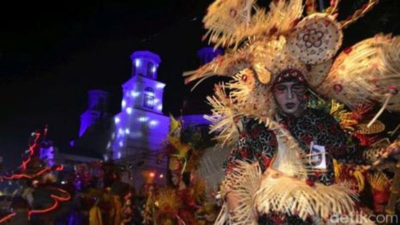 Jika Anda ingin mendapatkan liburan yang berkesan dan berbeda tengah tahun ini, Anda bisa mengunjungi Kota Semarang.