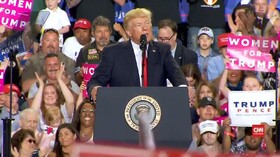 Kritik Tajam Trump untuk Media di Hari ke-100 Menjabat