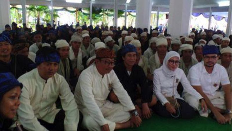 Jalan-jalan utama di Kabupaten Lebak, Banten dipadati oleh ribuan warga Baduy yang berjalan kaki pada Jumat (28/4/2017).