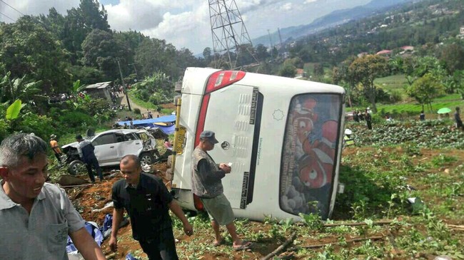 Selain sopir, empat penumpang bus turut jadi korban tewas dalam kecelakaan di Ciloto, Cianjur. Total ada 11 orang korban tewas dalam kecelakaan ini.
