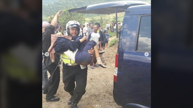 Kepolisian dikiritik menerbitkan STNK bagi bus pariwisata yang tak terdaftar. Jumlah bus ilegal hampir sama dengan yang beroperasi legal.