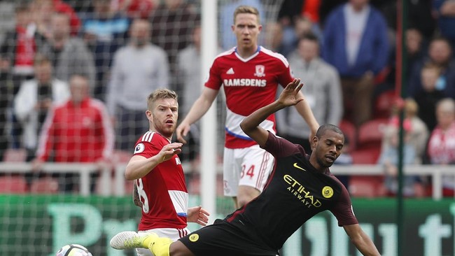 ManCity seolah tak ingin bernasib berbeda dengan rival sekotanya, Manchester United. Pasalnya setelah MU imbang dengan Swansea, City pun imbang dengan The Boro.