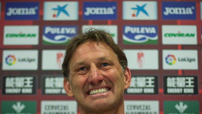 Legenda Arsenal dan juga timnas Inggris, Tony Adams, gagal mengemban misinya sejak menjadi arsitek Granada awal bulan ini karena tim itu terdegradasi juga.