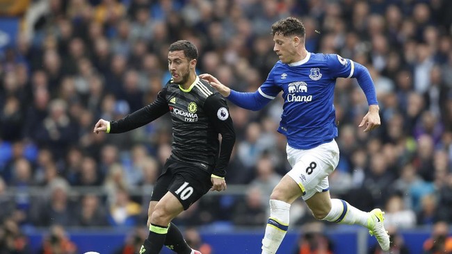 Ross Barkley menjadi pemain pertama yang direkrut Chelsea pada bursa transfer Januari. Manajer Chelsea, Antonio Conte menyebut Barkley sebagai pemain lengkap.