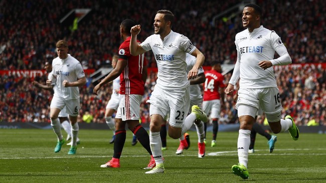 Manchester United gagal menggeser Manchester City dari peringkat empat klasemen sementara Liga Primer setelah ditahan imbang Swansea City di Old Trafford.