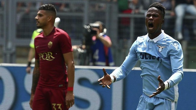 AS Roma gagal memanfaatkan hasil imbang yang didapat Juventus setelah menelan kekalahan 1-3 dari Lazio pada laga Derby Roma di Stadion Olimpico, Minggu (30/4).