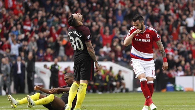 Alvaro Negredo menjadi pembeda dalam laga babak pertama antara Middlesbrough dan tim tamu, Manchester City di Riverside, Minggu (30/4).