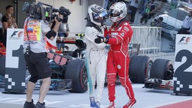 Bottas Kalahkan Vettel di Balapan Ketat GP Rusia