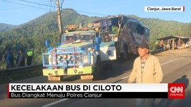 Pengangkatan Bus Kecelakaan Ciloto