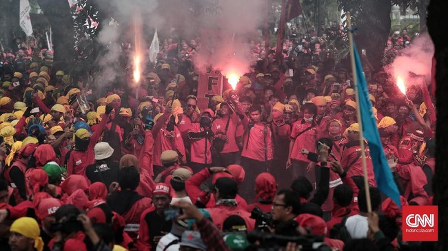 Buruh di Indonesia masih kesulitan memperjuangkan kesejahteraan mereka, dan kadang diperdaya oleh partai politik hanya buat mendulang suara saat pemilu.