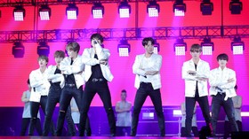 Tampilkan On, BTS 'Kuasai' Grand Central Terminal New York