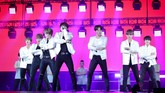 Pesona Panggung Konser BTS BTS memesona ARMY dalam konsernya di ICE BSD, Tangerang Sabtu (29/4) lalu. Mereka berjanji itu bukan kali terakhir menginjakkan kaki ke Indonesia.