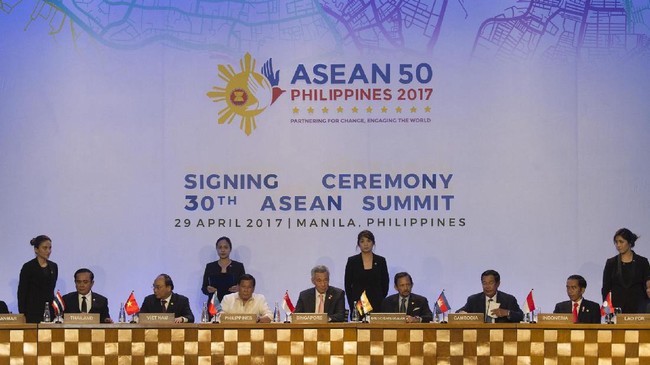 Menlu Filipina menerima kedatangan delegasi Korut untuk mendiskusikan rencana kehadiran Menlu Ri Su Yong di pertemuan regional ASEAN 7 Agustus mendatang.