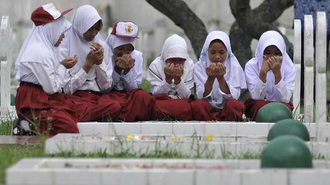 Melawan Kesenjangan dari Bangku Pendidikan
