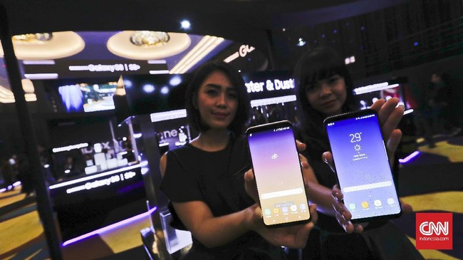 Galaxy S8 jadi ponsel Android paling laris di muka Bumi, sayang pencapaian Samsung ini masih terpaut jauh dari iPhone 7