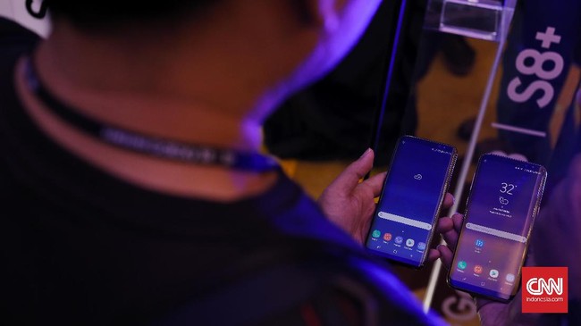Perlu siasat bagi generasi millennial yang memiliki gaji di level awal untuk bisa membeli smartphone premium. Simak beberapa anjurannya.