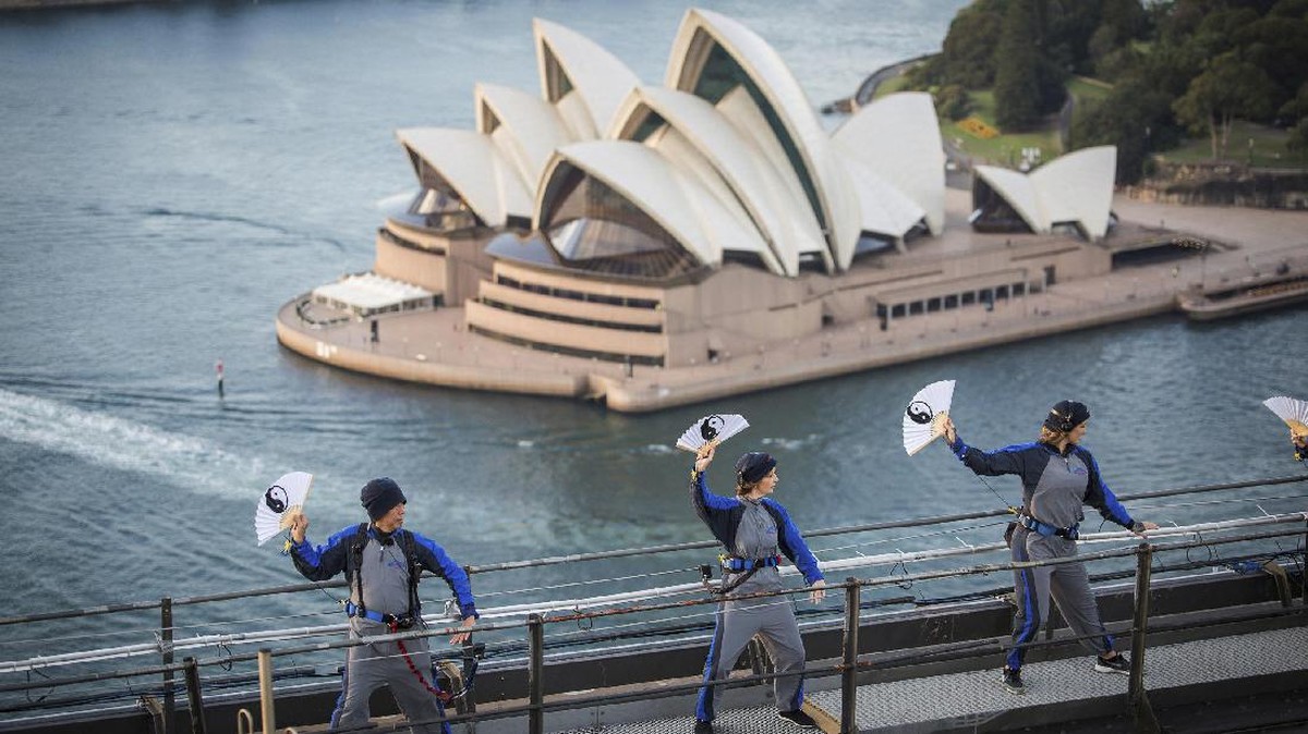 Latihan Tai Chi Sambil Menikmati Keindahan Sydney