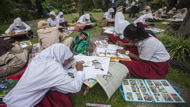 seorang siswi SD di Bojonggede dihukum push up 100 kali karena menunggak SPP. Siswi berinisial GNS itu trauma dan enggan bersekolah.
