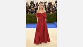 Dominasi Warna Merah di Perayaan Met Gala 2017 Karpet merah Met Gala 2017 (1/5) mendadak lebih menyala dengan dominasi warna merah mencolok yang dikenakan para selebriti Hollywood malam itu.