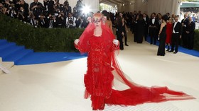 Dominasi Warna Merah di Perayaan Met Gala 2017