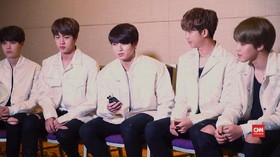 BTS 'Keroyokan' Garap Album Baru
