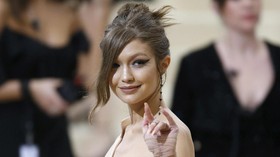 Fan Duga Gigi Hadid Sempat Beri Isyarat Kehamilan