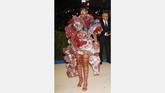 Dominasi Warna Merah di Perayaan Met Gala 2017 Karpet merah Met Gala 2017 (1/5) mendadak lebih menyala dengan dominasi warna merah mencolok yang dikenakan para selebriti Hollywood malam itu.