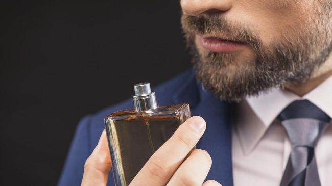 Parfum kerap digunakan sebagai penanda identitas atau gengsi seseorang. Padahal, di luar gengsi, manfaat parfum beragam hingga sebagai terapi.