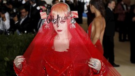 Katy Perry Sisipkan Judul Album Baru di Kostum Met Gala