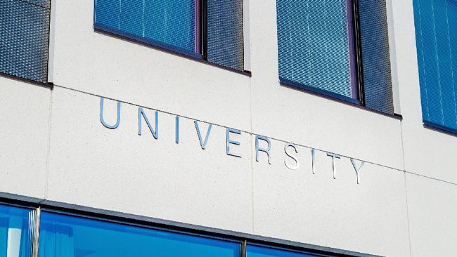 Apabila Universitas Indonesia (UI) adalah kampus impianmu setelah lulus SMA, simak daftar fakultas dan jurusan di UI program S1 dan vokasi berikut.