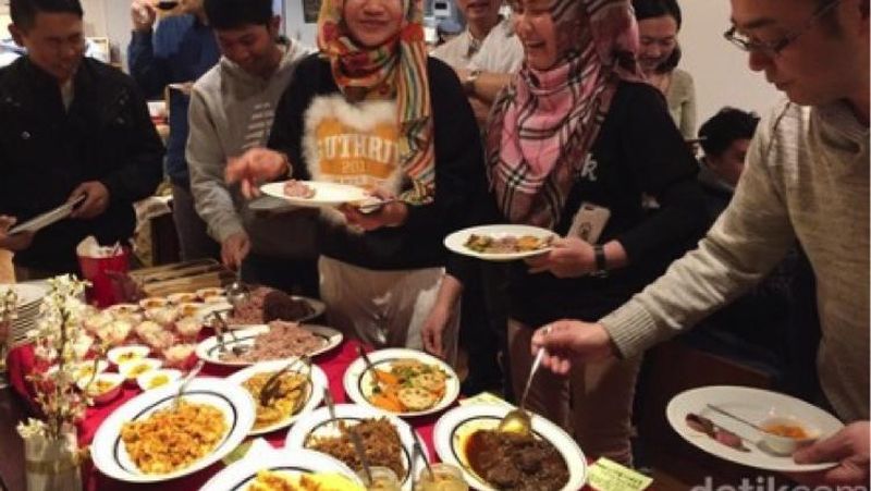 Pemasangan label Family Friendly di sentra-sentra kuliner yang menjadi destinasi wisata.