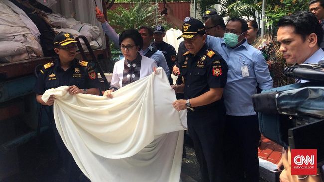 Sri Mulyani Ciduk Eksportir Nakal Rugikan Negara Rp125 Miliar Dua eksportir tekstil yang diciduk menggunakan modus manipulasi Pemberitahuan Ekspor Barang (PEB).
